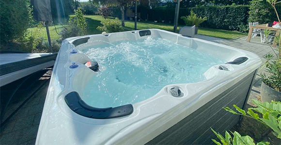 Outdoor spa resort | Spa Hot Tub