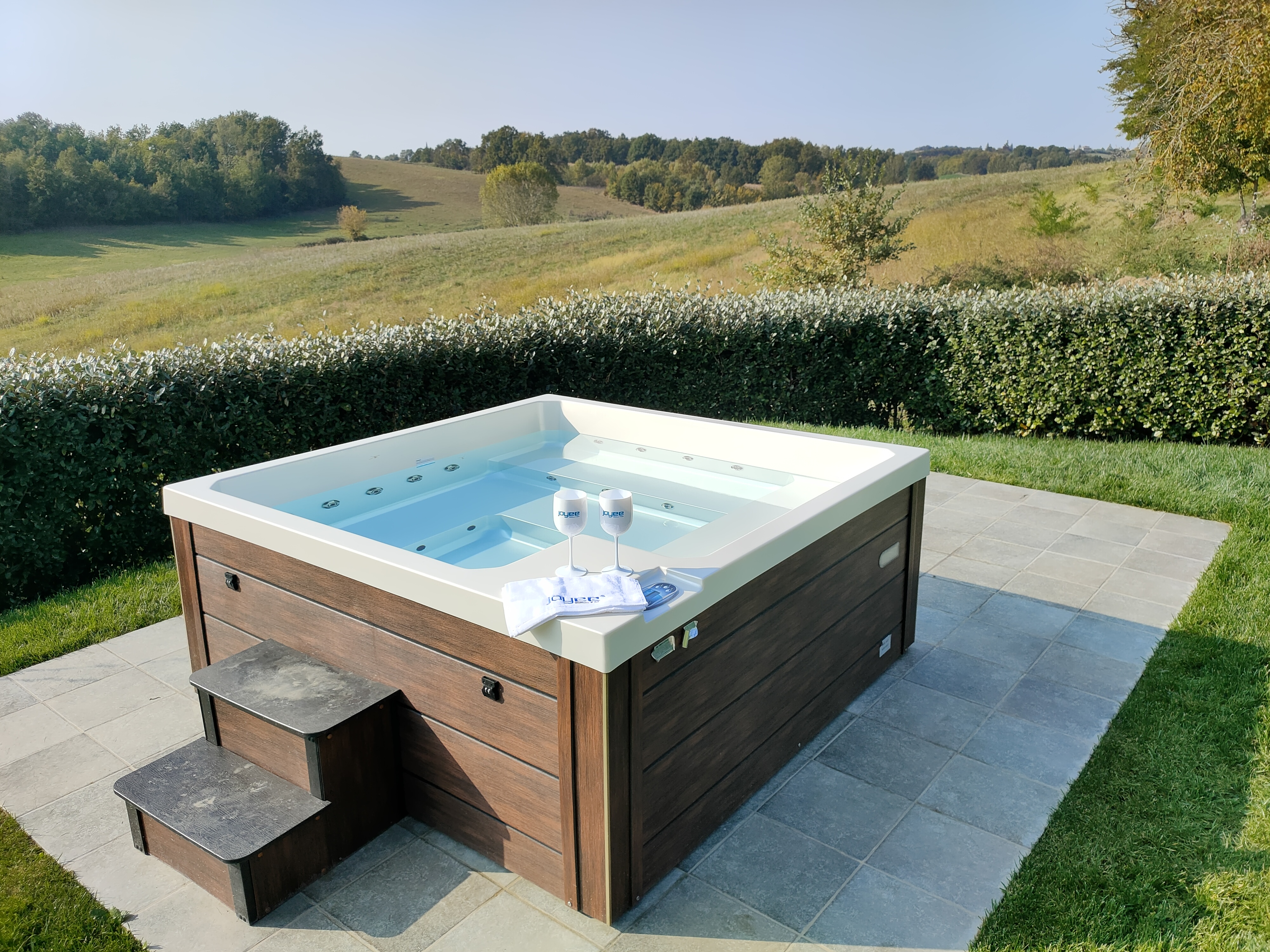 Why Outdoor Hot Tubs Are a Hot Trend in the Hospitality Industry