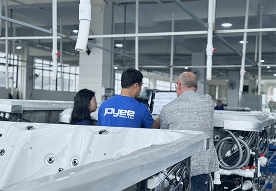 Why Spas Use Jacuzzi Tubs